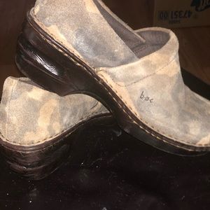 B.O.C camouflage clogs